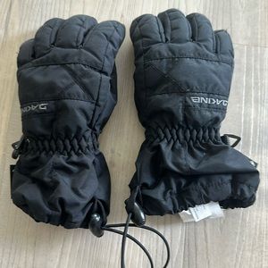 Dakine kid size small 4 to 6 years old ski gloves